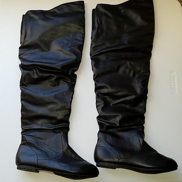 CA Collection by Carrini Knee-High Low Heel Boots - Picture 2 of 3